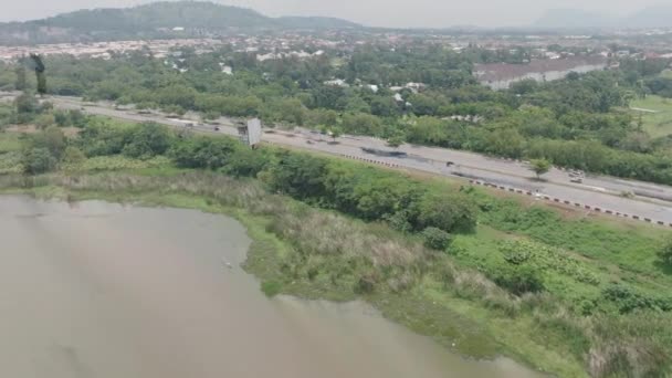 Aerial Jabi Lake Jabi Reservoir Abuja Nigérie Afrika Pan Vlevo — Stock video