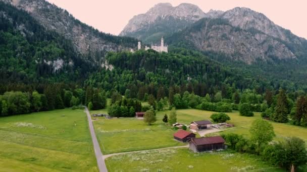 Morgengrauen Auf Schloss Neuschwanstein Bei Füssen Südwestbayern Historisches Wahrzeichen Der — Stockvideo