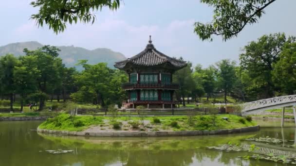 Zomer Landschap Met Hyangwonjeong Paviljoen Gyeongbokgung Palace Seoul — Stockvideo