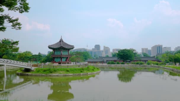 Seul Gyeongbokgung Sarayı Nda Hyangwonjeong Pavyonu Güzel Günbatımı Görünümü Güney — Stok video