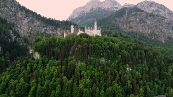 Morgengrauen Auf Schloss Neuschwanstein Bei Füssen Südwestbayern Historisches Wahrzeichen Der — Stockvideo