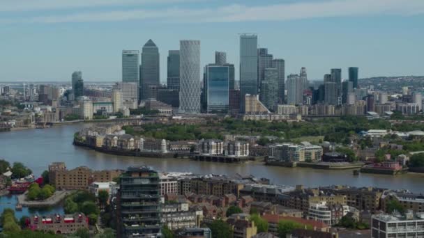 Flygfoto Kanarisk Kaj Med Floden Thames Och London Skyline — Stockvideo