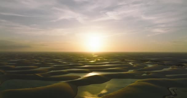 Hidas Antenni Lentää Taaksepäin Lencois Maranhenses Maisema Elokuvallinen Auringonlasku — kuvapankkivideo