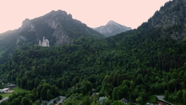 Almanya Nın Güneybatısında Fussen Yakınlarındaki Neuschwanstein Kalesi Nde Gündoğumu Alpler — Stok video
