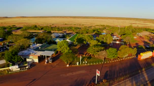 Renner Springs Remote Australian Outback Roadhouse Northern Territory Late Afternoon — Stock video