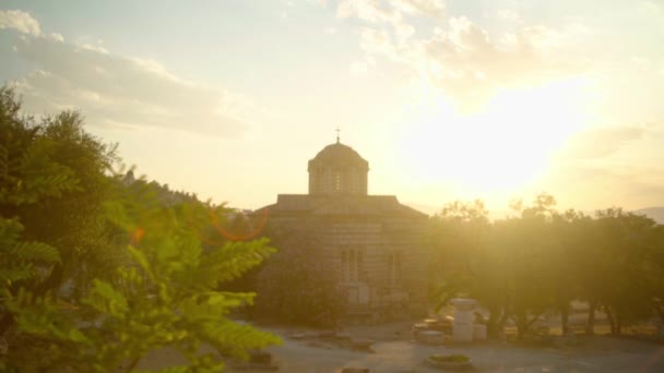 Древняя Греческая Церковь Закате Медленное Движение Вспышкой Солнца — стоковое видео