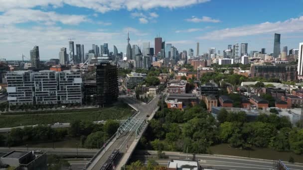 Drone Tiré Sur Côté Est Toronto Avec Horizon Centre Ville — Video