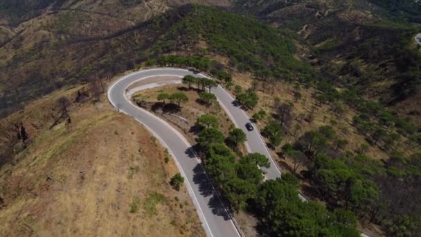 Vehículo Conduciendo Por Carretera Sinuosa Las Colinas Estepona España Vista — Vídeos de Stock