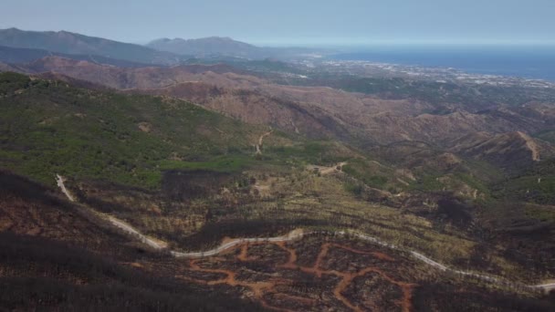 从上面看西班牙通往埃斯特波纳山的蜿蜒曲折的道路 — 图库视频影像