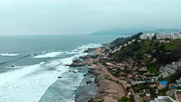 空中ビューマルベージャビーチの海岸線マイエンシーリョ豪華な丘の中腹の家 — ストック動画