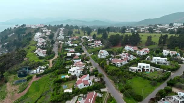 Drone Flyover Luxury Real Estate Houses Surrounded Green Vegetation Maitencillo — Stock Video