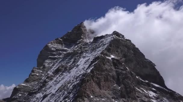 Aufsteigende Luftaufnahme Des Zerklüfteten Gipfels Des Matterhorns Eines Berges Der — Stockvideo