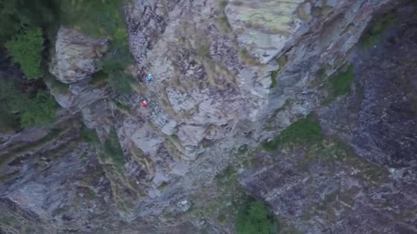 Bergsteiger Die Den Löwengrat Besteigen Nähern Sich Dem Gipfel Des — Stockvideo