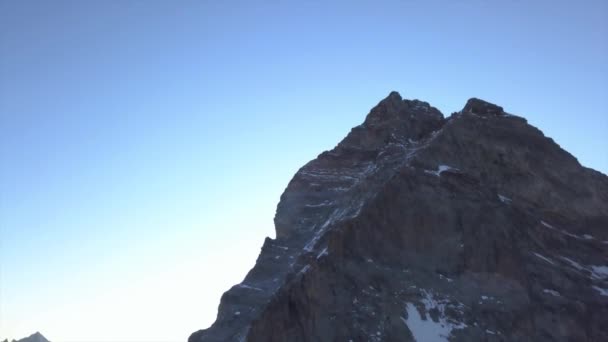 Luftaufnahme Des Matterhorns Vom Drohnenabflug Mit Zerklüfteter Landschaft Steilen Klippen — Stockvideo