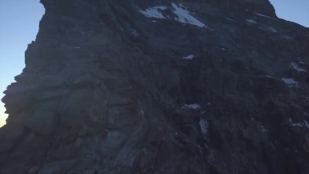 Восходящий Вид Воздуха Драматические Опасные Условия Восхождения Горы Сервино Маттерхорн — стоковое видео