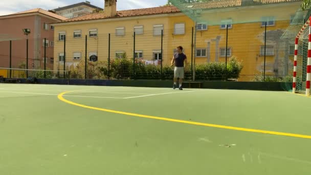 요점을 축하하고 테니스를 긴장된 경기를 테니스 — 비디오