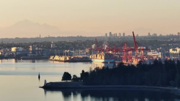 Drone Légi Felvétel Vancouver Távoli Égbolt Kikötő Naplementekor Brit Columbia — Stock videók