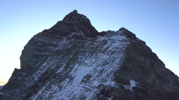 Szczyt Słynnej Matterhorn Alpach Widok Powietrza Drona Orbitującego Chropowaty Krajobraz — Wideo stockowe