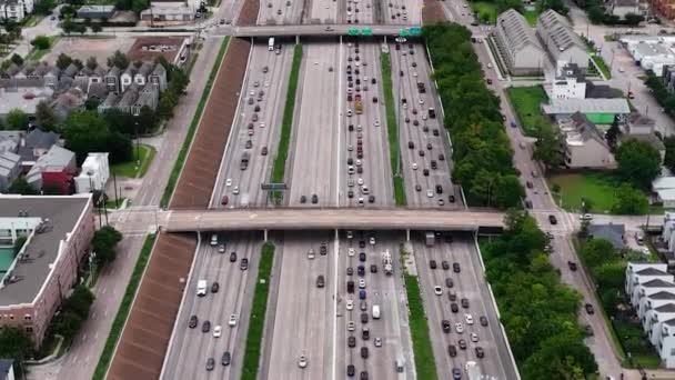 Трафик Оживленных Автомагистралях Солнечного Хьюстона Техас Сша Вид Воздуха — стоковое видео