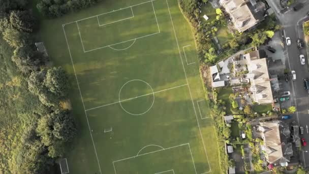 Амблесиде Футбольного Поля Воздушный Вид Озеро Района Национального Парка — стоковое видео