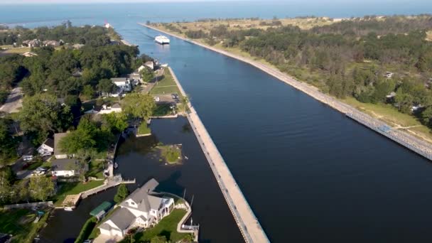 Lake Express Ferry Het Muskegon Kanaal — Stockvideo