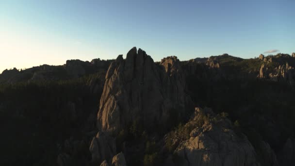Aerial Flyover Unique Granite Peaks Custer State Park South Dakota — Stock Video