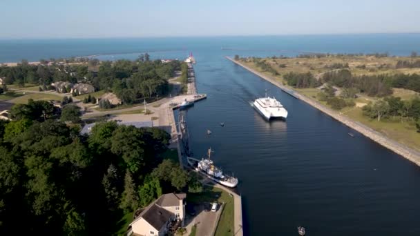 Jezero Express Ferry Přes Drone Tlačí Muskegonskému Průlivu — Stock video