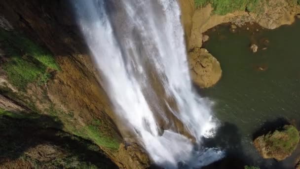 Красивый Беспилотный Снимок Водопада Тхи Расположенный Недалеко Избитых Путей Северного — стоковое видео