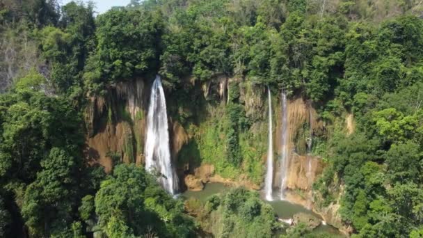 Drone Rotacional Aéreo Thi Waterfall Localizado Fora Trilha Batida Paraíso — Vídeo de Stock