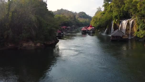 Cudowny Obrót Powietrzny Strzał Drona Rzeki Dżungli Tajlandii Patrząc Małą — Wideo stockowe