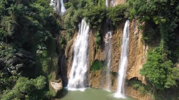 Eine Hübsche Drohne Fotografiert Zwei Der Wasserfälle Des Thi Wasserfalls — Stockvideo