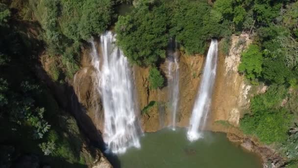 Stunning Shot Thi Waterfall Located Deep Jungle Beaten Track Backpacker — Stock Video