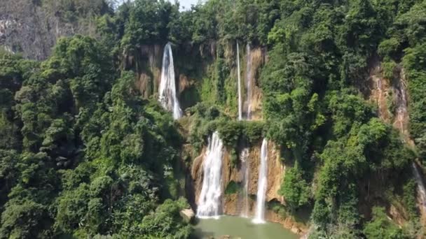 Gorgeous Drone Shot Flying Thi Waterfall Outstanding Jungle Umphang Located — стоковое видео