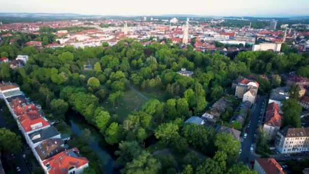 Inselwallpark Braunscheig Duitsland Avonds Vlucht Groene Bomen Zomer Met Prachtige — Stockvideo