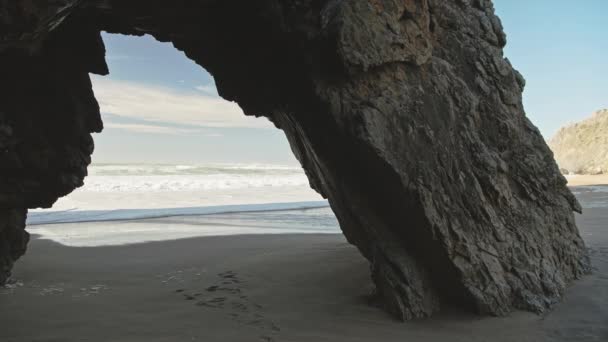 Lisbon Beach Dramatic Portugal Coast Arch Rock Formation Beautiful Coastal — стоковое видео