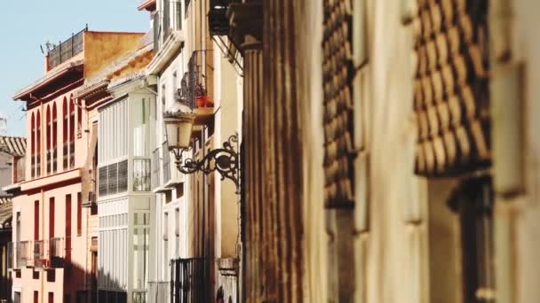 Detalle Arquitectónico Farola Luces Una Estrecha Calle Lateral Granada Andalucía — Vídeo de stock