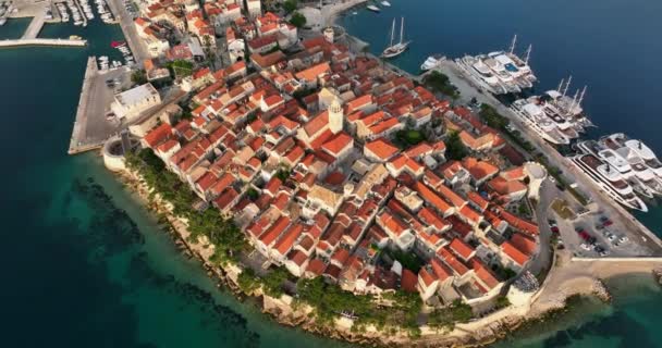 Grabaciones Drones Lentos Amanecer Sobre Pequeña Ciudad Isla Korcula Croacia — Vídeos de Stock