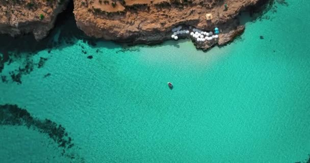 Malta Daki Comino Adası Ndaki Blue Lagoon Açık Mavi Sularda — Stok video