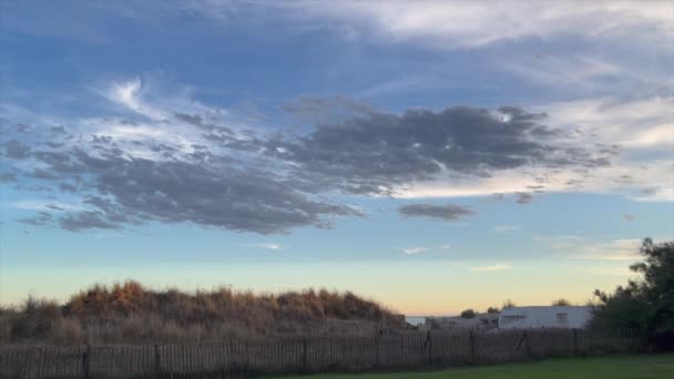 Όμορφος Ουρανός Συννεφιά Στο Ηλιοβασίλεμα — Αρχείο Βίντεο