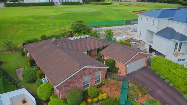 シドニーの住宅やゴルフ場のドローン撮影オーストラリア — ストック動画