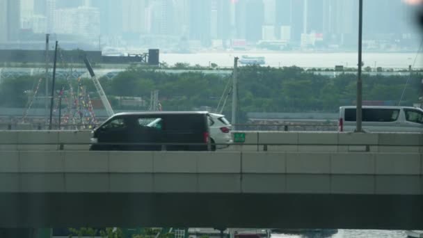 Hongkong Sierpnia 2022 Samochody Ciężarowe Samochody Przejeżdżające Nad Wiaduktem Widok — Wideo stockowe