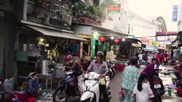 拥挤的当地市场 亚洲人在那里购买食品和食品 — 图库视频影像