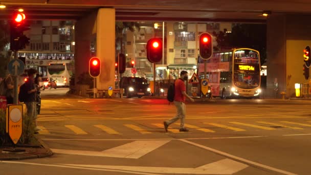 Peatonal Cruzar Calle Asia Gran Centro Ciudad Metropolitana Downton — Vídeos de Stock