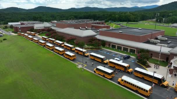 Transporte Escolar Público Edifício Escola Autocarro Escolar Alinhados Aeronáutica Nelson — Vídeo de Stock