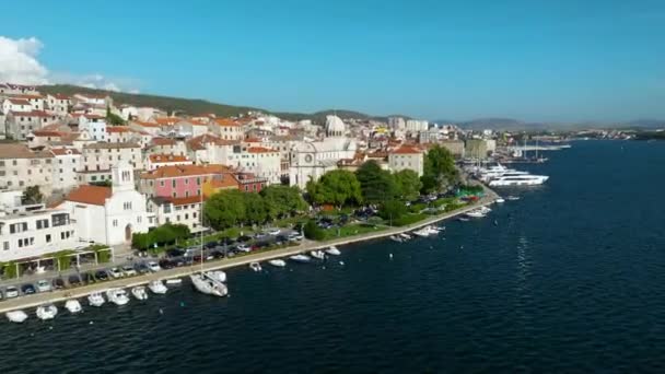 Jacht Łodzie Zakotwiczone Promenadzie Sibenik Lecie Chorwacji Antena — Wideo stockowe