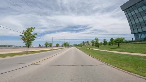 Pov Tijdens Het Rijden Tussen Mississippi Rivier Met Groene Ruimte — Stockvideo