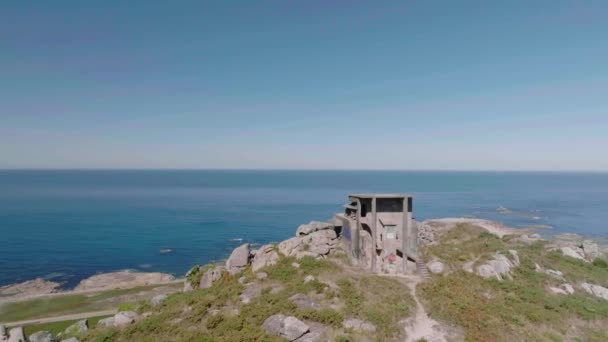 Avión Teledirigido Aéreo Hacia Adelante Movimiento Una Vieja Torre Vigilancia — Vídeo de stock