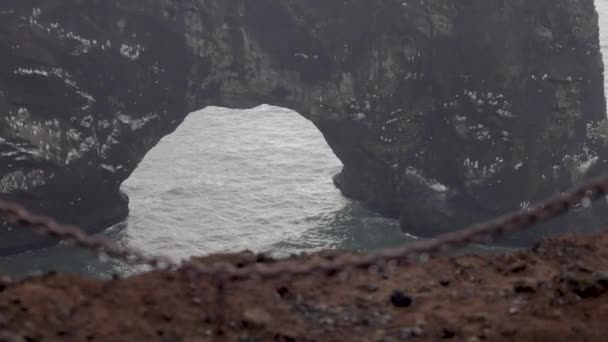 Mirador Dyrhlaey Islandia Con Arco Cerca — Vídeo de stock
