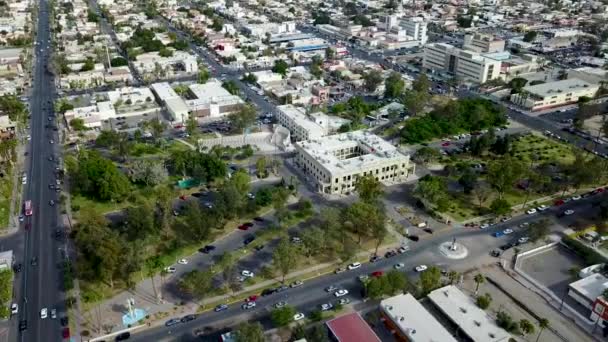 Drone Voando Sobre Uma Cidade Torno Uma Universidade Mexicana — Vídeo de Stock