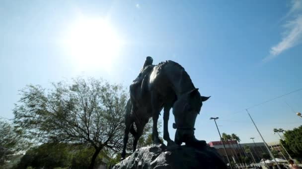 Monumento Cavaleiro Vendo Ângulo Esquerdo Muito Baixo — Vídeo de Stock